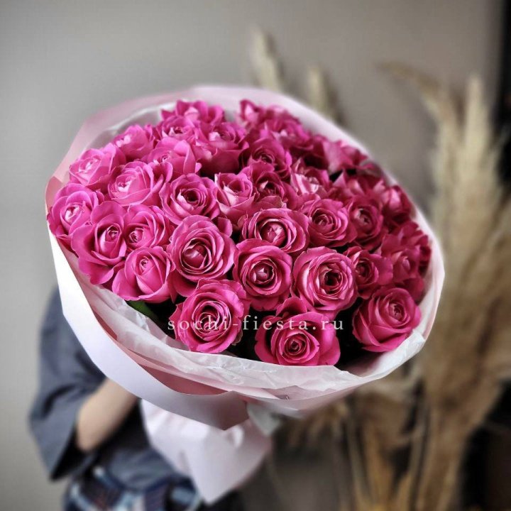 35 розовых роз  в Севастополи