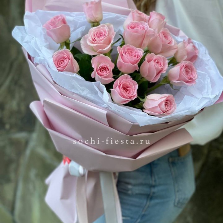Розовые розы в авторском оформлении в Севастополи
