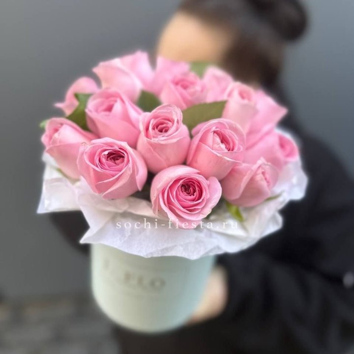 17 розовых роз в цилиндре в Севастополи