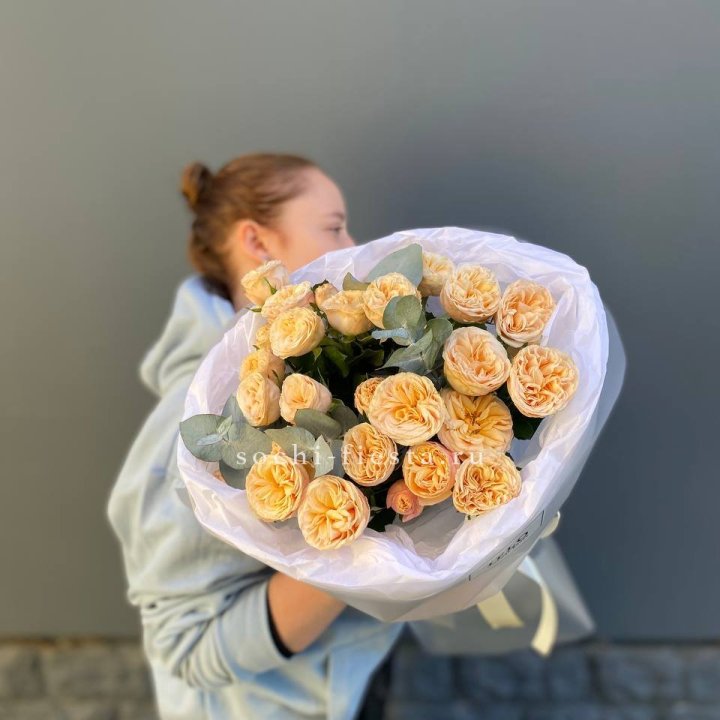 7 пионовидных роз в Севастополи