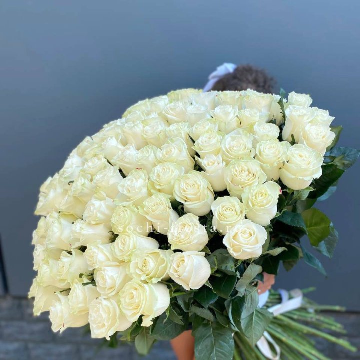 101 белая высокая роза в Севастополи