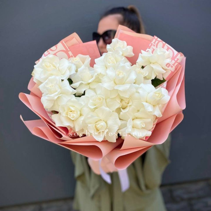 Белые розы "Аморе" в Севастополи