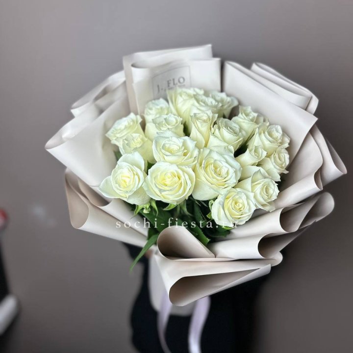 19 белых роз  в Севастополи