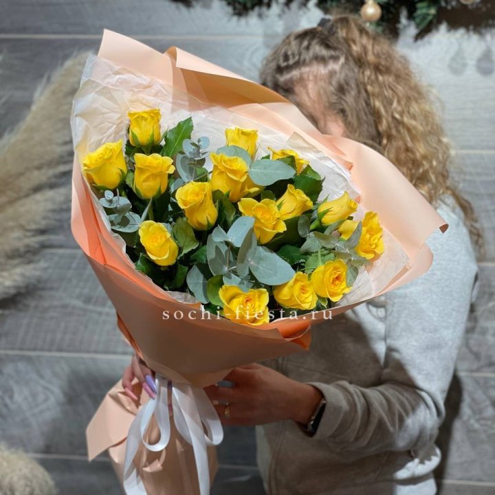 15 желтых роз в Севастополи
