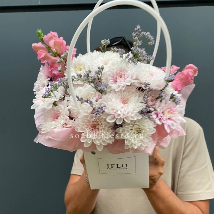 Сумочка из стойких цветов  в Севастополи