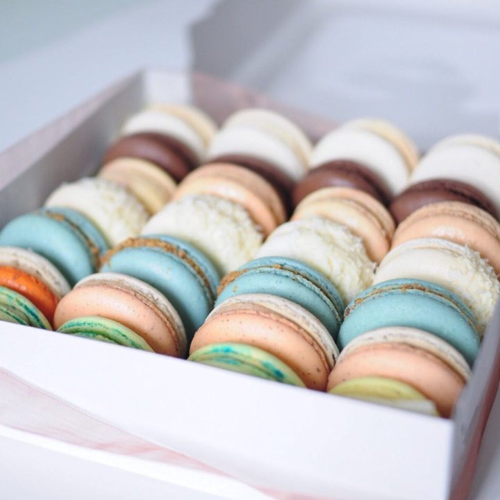Коробка макаронс 25 шт. в Севастополи