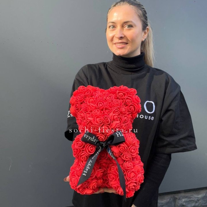 Медведь из роз красный в Севастополи