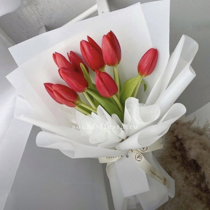 Букет красных тюльпанов в Севастополи