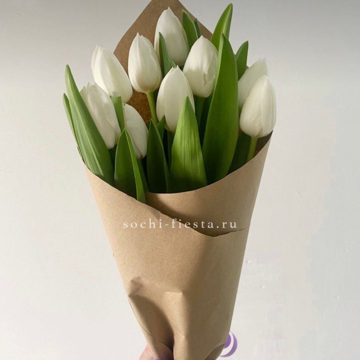 Букет белых тюльпанов в Севастополи