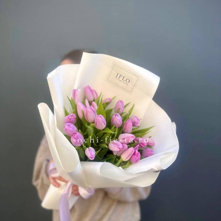 25 сиреневых тюльпанов в Севастополи