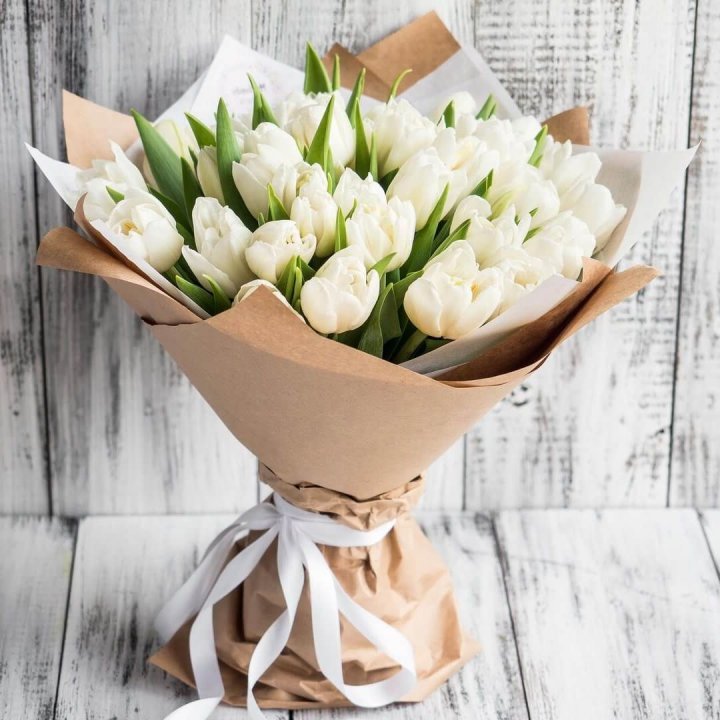 25 белых тюльпанов в Севастополи