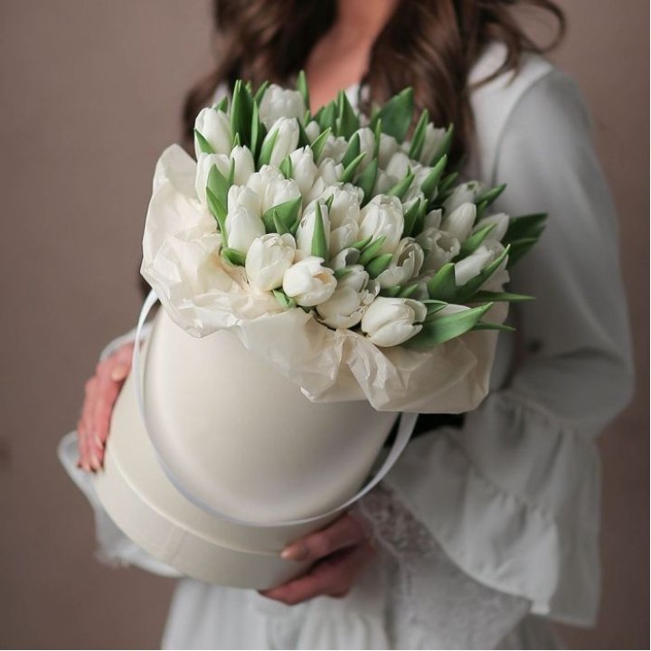 Тюльпаны в цилиндре  в Севастополи