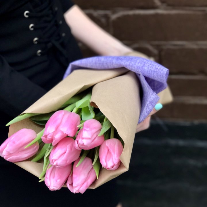 Букет розовых тюльпанов в Севастополи