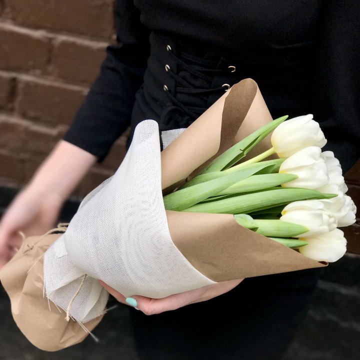 Букет белых тюльпанов в Севастополи